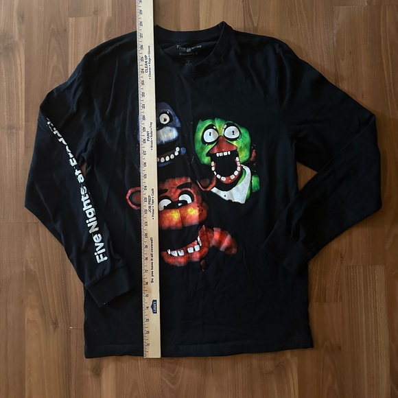 Five nights at Freddy’s long sleeve T-shirt, size medium FNAF 🐻 - Picture 3 of 7